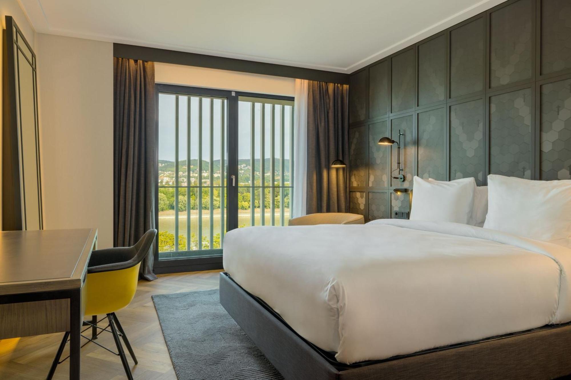Four Points By Sheraton Budapest Danube Esterno foto